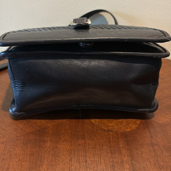 Kenneth Cole   Crossbody bag woven front leather Black /Silvertone back zip pock - Picture 13 of 17